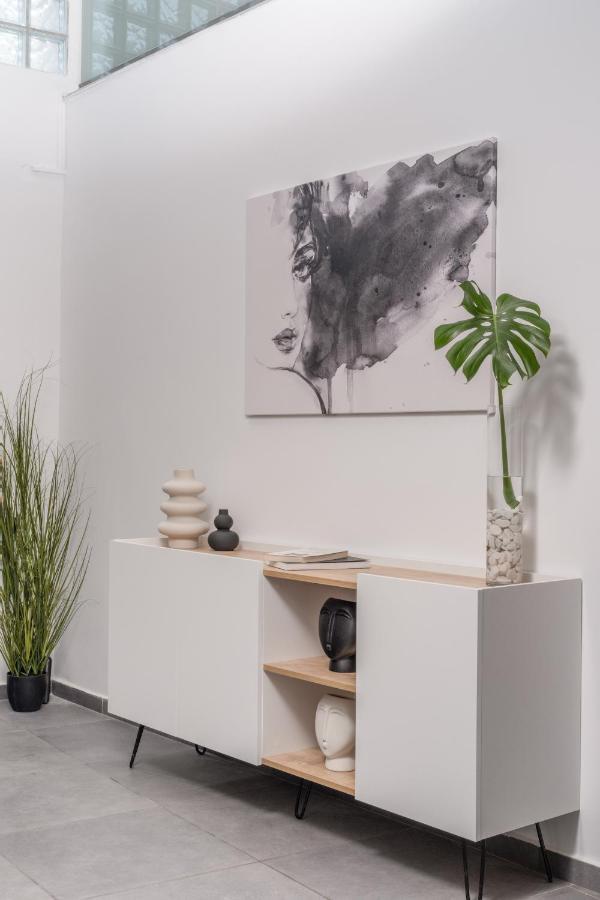 Zen Central Luxury Apartment كاندية المظهر الخارجي الصورة
